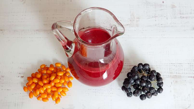 Energetizáló homoktövis- és aronia juice gyömbérrel, lime-mal és mézzel, fotó 2