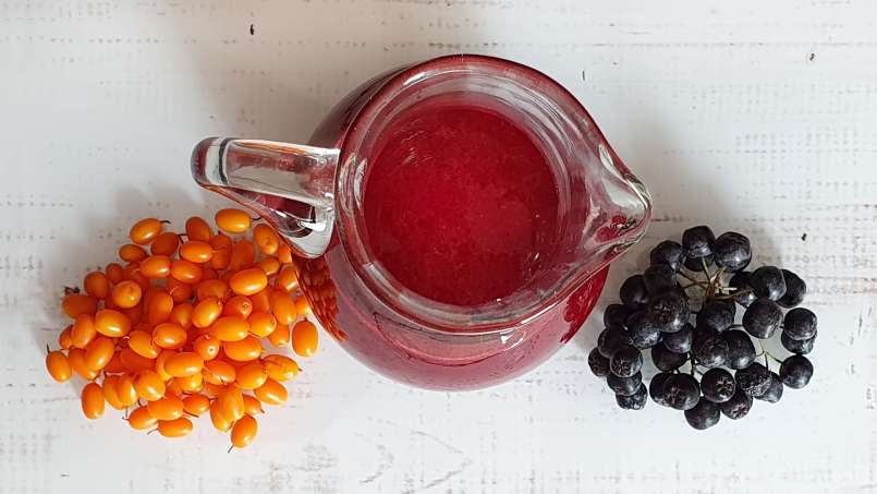 Energetizáló homoktövis- és aronia juice gyömbérrel, lime-mal és mézzel, fotó 3