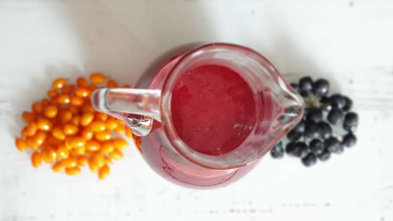 Energetizáló homoktövis- és aronia juice gyömbérrel, lime-mal és mézzel, fotó 4