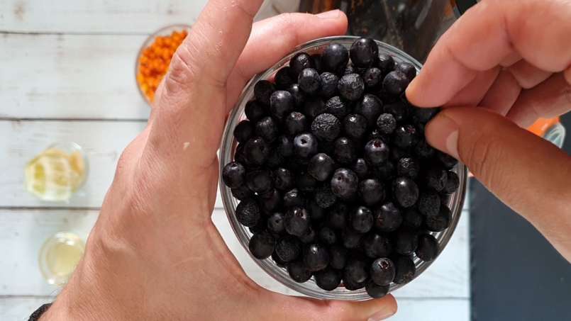 Energetizáló homoktövis- és aronia juice gyömbérrel, lime-mal és mézzel, fotó 9